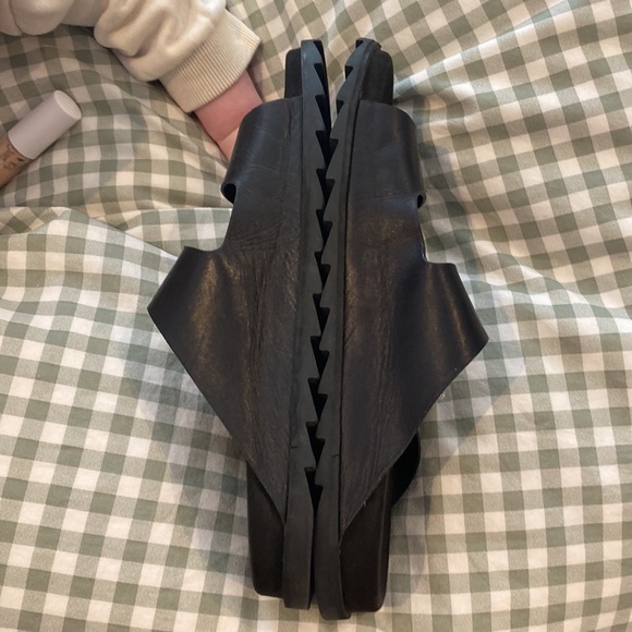 Roger Vivier slidey Viv sandals - Picture 3 of 10